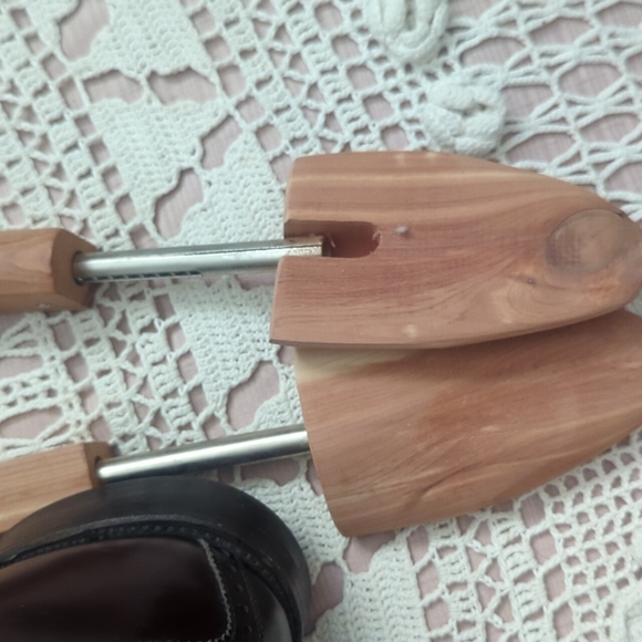 VTG Allen Edmonds Men's Leather Saddleback Shoes 12 with cedar shoe horns - Picture 9 of 9